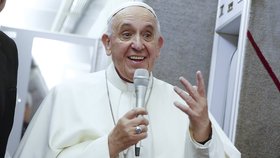 Papež na neformální besedě s novináři