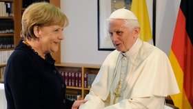 Papež Benedikt XVI. při setkání s Angelou Merkelovou