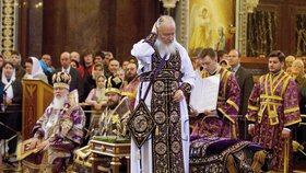 Kirill, patriarcha moskevský a vší Rusi, se připravuje na rituál mytí nohou.