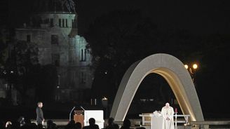 Papež v Nagasaki vyzval k likvidaci jaderných zbraní, ty podle něj navozují jen falešný pocit bezpečí