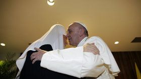 Papež a ruský patriarcha vyzvali k obnově jednoty církví.