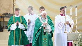 Benedikt XVI. sloužil mši v Brně
