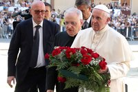 „Není možné věřit v Boha a být mafiánem,“ řekl papež a uctil v Palermu zabitého kněze