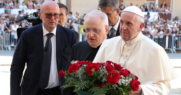 „Není možné věřit v Boha a být mafiánem,“ řekl papež a uctil v Palermu zabitého kněze 