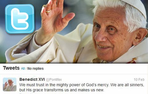 Den před oznámením rezignace napsal papež na Twitter tajemný vzkaz...