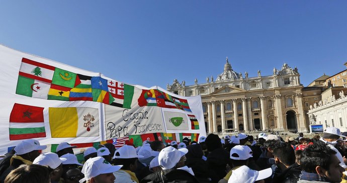 Modlitby s papežem ve Vatikánu se zúčastnilo 7000 běženců.