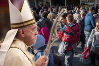 Vítejme dál uprchlíky. Silvestrovské útoky nás nesmí změnit, prosí papež