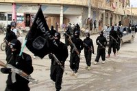 Vloudili se mezi členy ISIS, v převlecích pak islamisty bez milosti postříleli