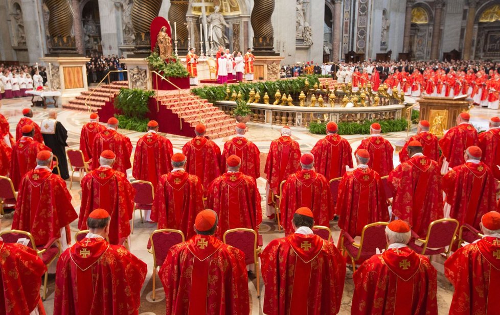 Kardinálové volí nového papeže