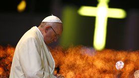 Přiznání papeže Františka: Při modlení občas usnu
