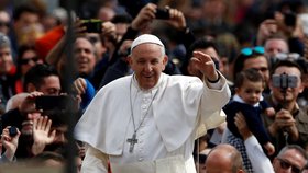 Papež František instruoval řádové sestry, jak využívat sociální sítě.