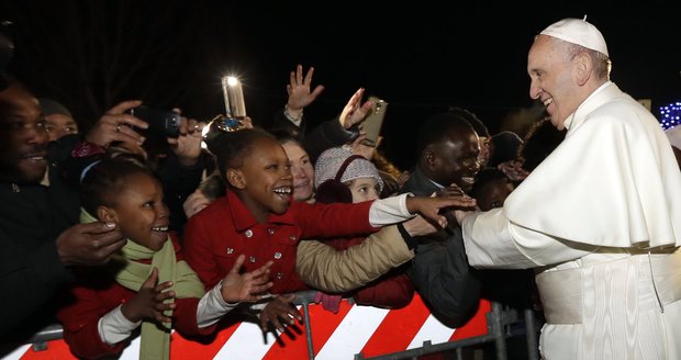 Papež vyzval k ochraně nezletilých migrantů. Často opouští svou zemi bez rodičů