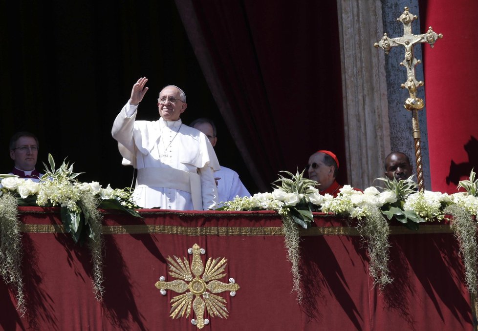 Papež František pronesl velikonoční poselství a požehnání Městu a světu z balkonu.