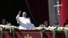 Papež František pronesl velikonoční poselství a požehnání Městu a světu z balkonu.