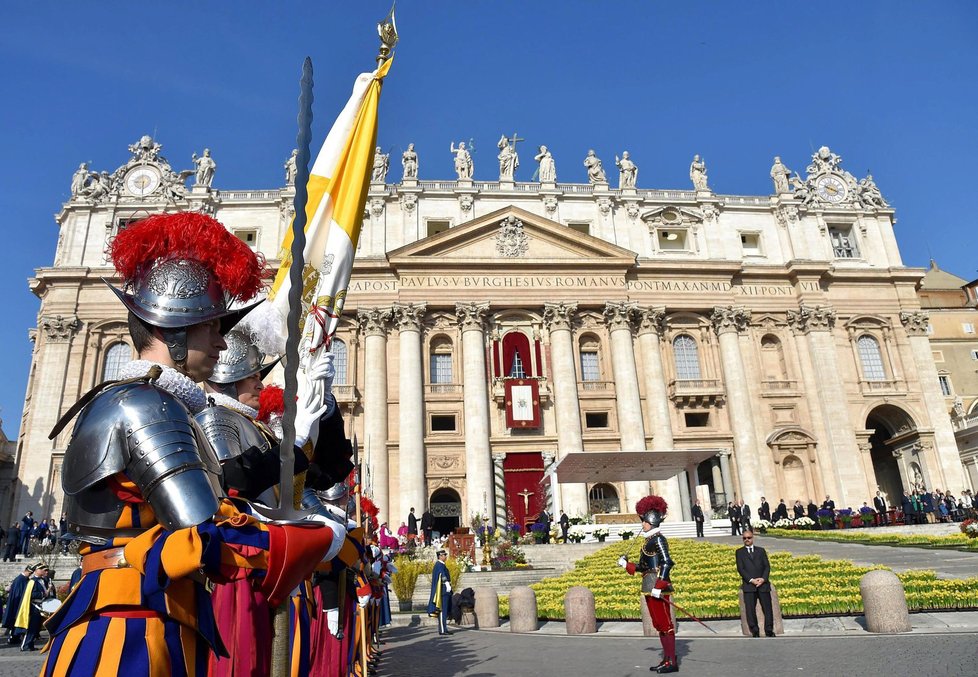 Papež František dnes ve svém tradičním velikonočním poselství vyzval svět k míru, milosrdenství a vzájemnému respektu.