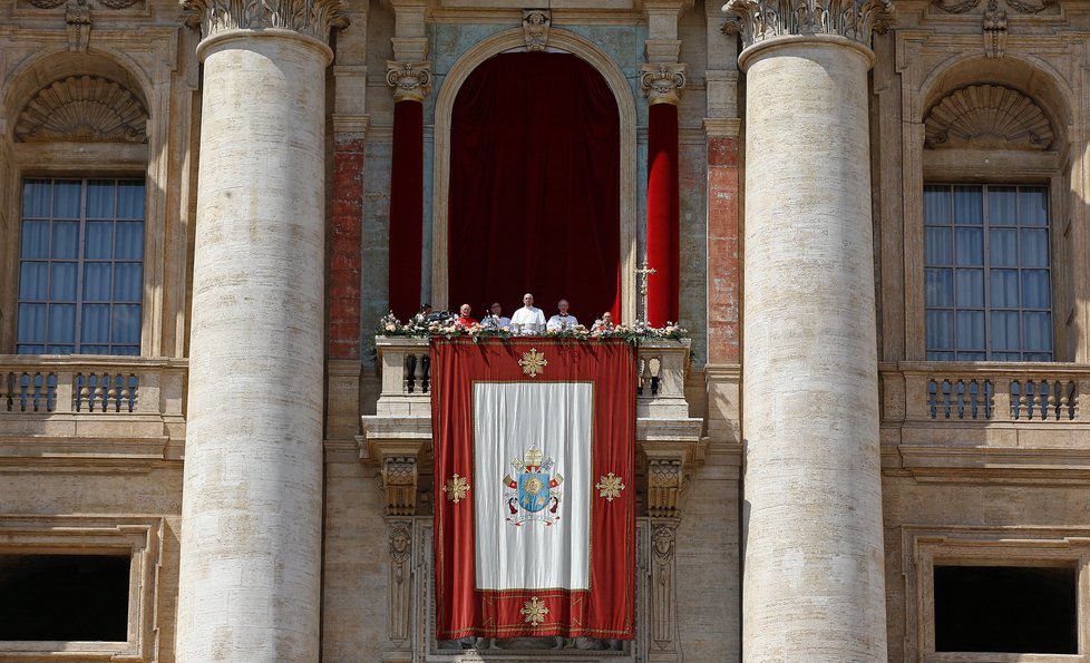 Papež ve velikonočním poselství odsoudil zabíjení v Sýrii.