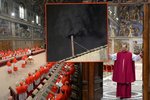 Konkláve dnes papeže nevybrala, nad Vatikánem se objevil černý kouř