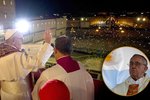 Nový papež František, který pochází z Argentiny, žehná davu na Svatopetrském náměstí
