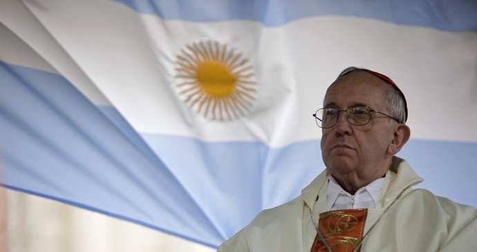 Nový papež František: Jeho civilní jméno je Jorge Mario Bergoglio a pochází z Argentiny