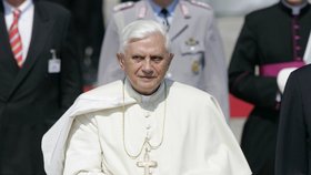 Benedikt XVI. (88)