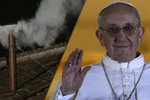 Novým papežem je argentinský kardinál Jorge Mario Bergoglio, bílý kouř zvolení oznámil v 19:07