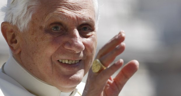 Papež údajně o pedofilních skandálech věděl...