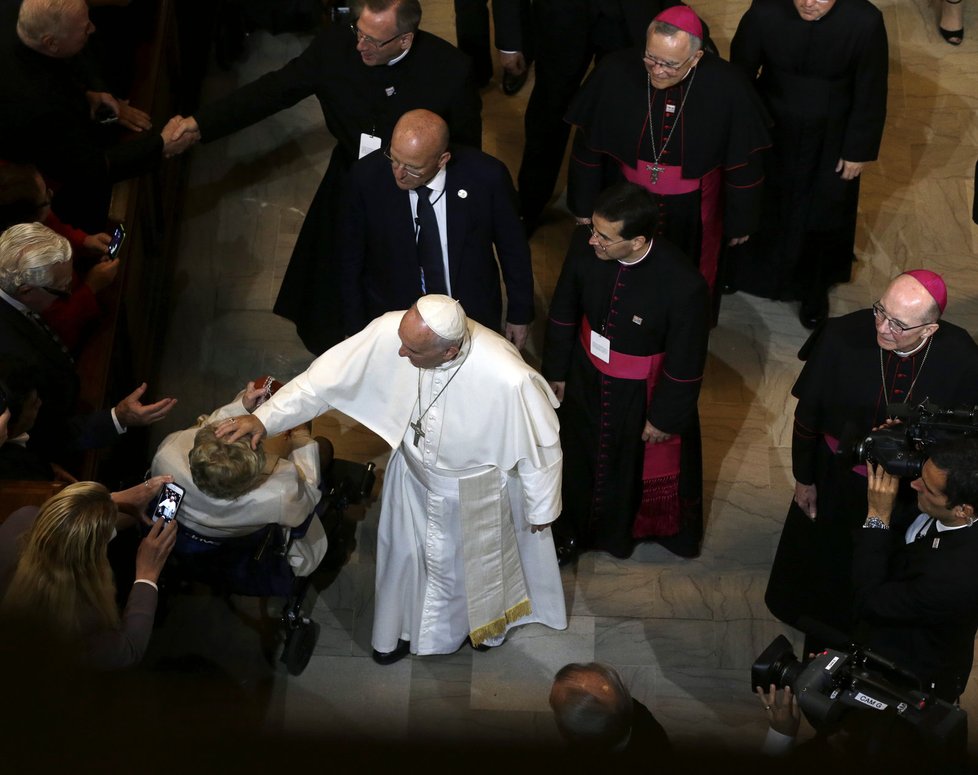Papež upozornil kněží i biskupy na problémy církve