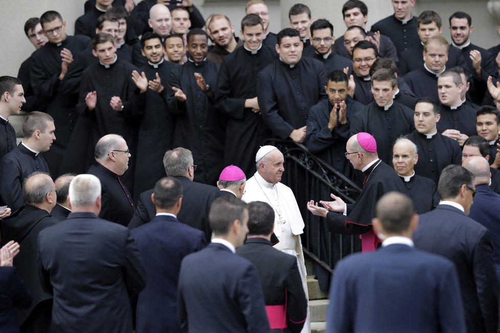 Papež upozornil kněží i biskupy na problémy církve
