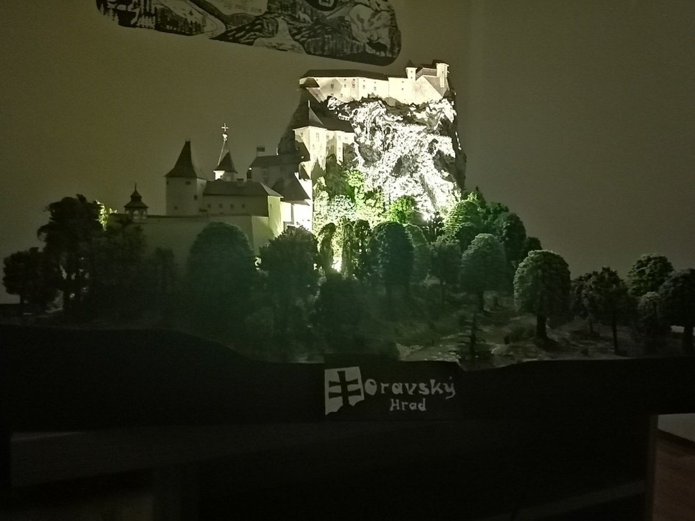 Papírový model Oravského hradu zaslaný do soutěže Papírový pohár