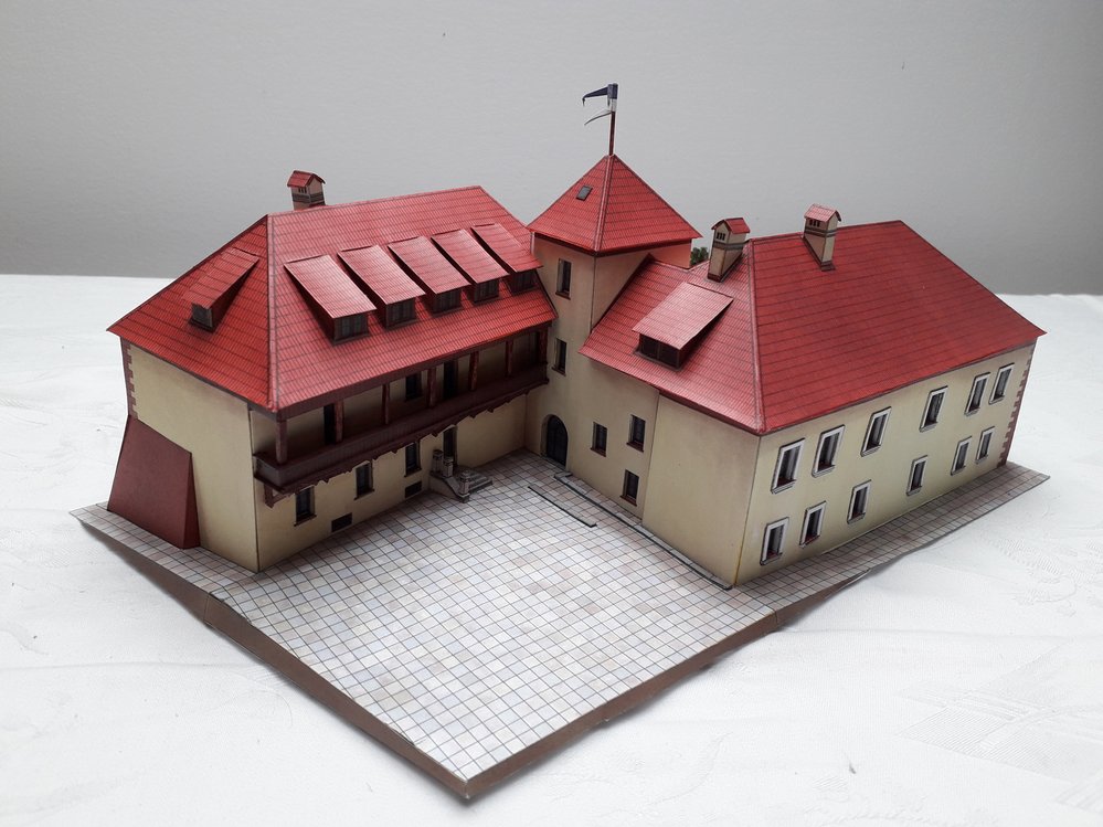 Papírový model Vysokého hrádku od Richarda Vyškovského zaslaný do soutěže Papírový pohár 