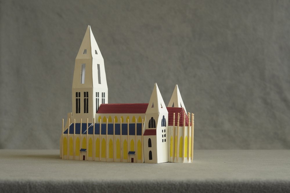 Papírový model kostelu Ulm Munster zaslaný do soutěže Papírový pohár