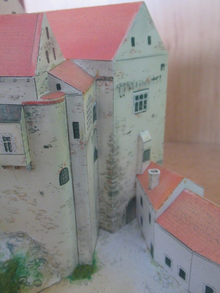 Papírový model hradu Pernštejn zaslaný do soutěže Papírový pohár 