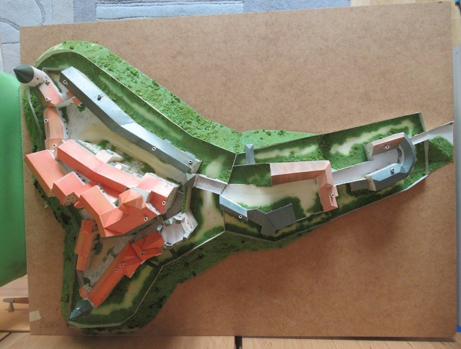 Papírový model hradu Pernštejn zaslaný do soutěže Papírový pohár 