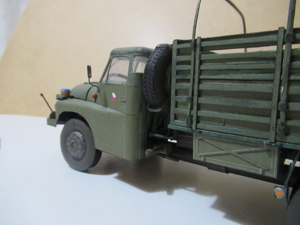 Papírový model Tatry T148 VNM (1 : 32)