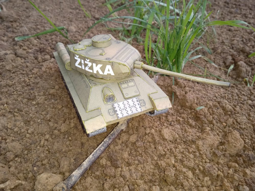 Papírový model tanku T-34/85 přihlásil do soutěže Jakub Váňa