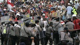 Ilustrační foto. Demonstrace v Papuy, kterou si fotil Petr Z. byla pravděpodobně klidnější než tato z poloviny ledna.