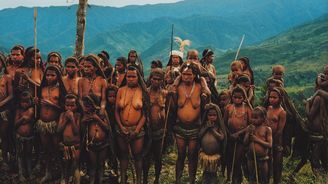 Výprava do Angguruku: Za civilizací nezkaženými Papuánci do neprostupné džungle