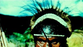 Válečník papuánského kmene Fore