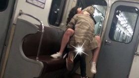 Roztoužený pár si to rozdal v petrohradském metru. Dvojici natočil při sexu voyeur.