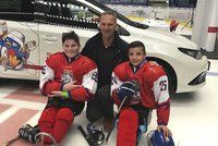 Malí velcí bojovníci: Filipovi (13) uřízli nohy, Alexovi (15) vzala nohu rakovina, oba teď válí para hokej