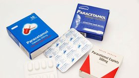 Vyděšení Češi skupují léky s paracetamolem. Není to prevence, poškodíte si játra, varují lékárníci