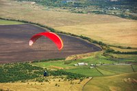 Tragická smrt Češky (†43) v Indii: Při paraglidingu narazila do hory