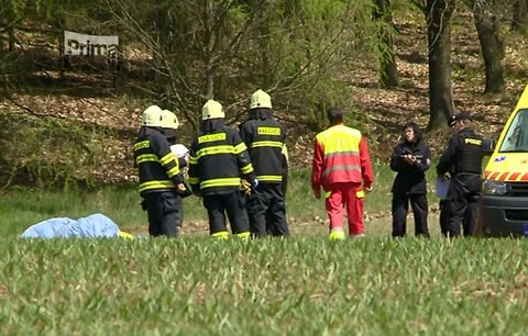 Při seskoku se na Plzeňsku zranil parašutista: V kritickém stavu skončil v nemocnici