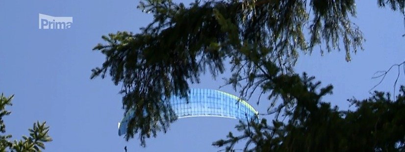 Dva paraglidisté havarovali po startu z vrchu Zvičina