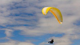 Paragliding narušuje život chráněného ptactva v Národním parku České Švýcarsko.