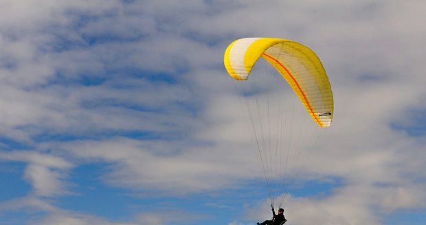 V Řecku zemřel Čech (†39): Zabil se při paraglidingu