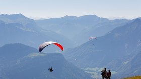 Český paraglidista zemřel kvůli nevydařenému letu.