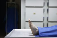 Místo léčby konstatovali smrt: Pacientka se probrala v márnici