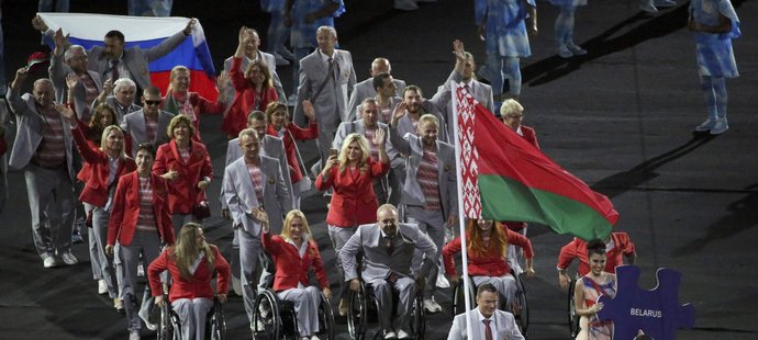 Začaly paralympijské hry. Show zastínili Bělorusové s ruskou vlajkou