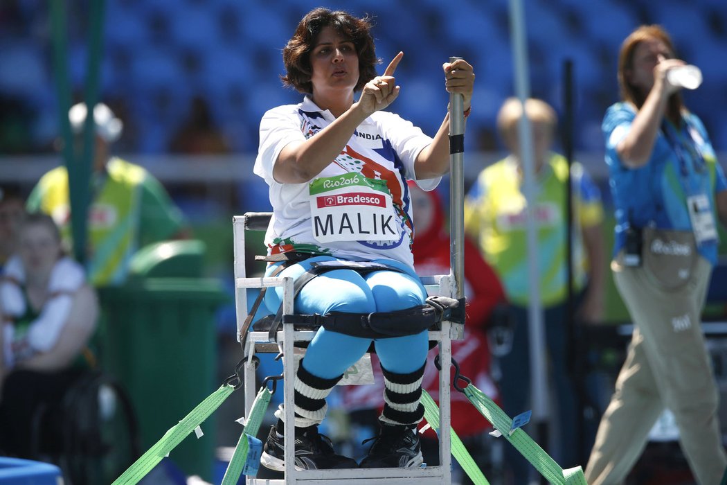 Indická paralympička Deepa Malik bojovala v kouklařské disciplíně. Před několika lety si ale musela vybrat - buď ochrnutí, nebo smrt.